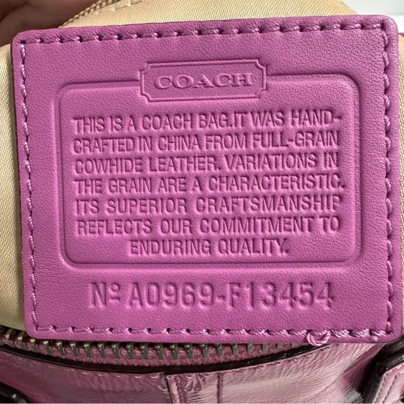 Coach Soho Chain Buckle Pink Patent Leather Shoulder Bag Y2K - Picture 12 of 12